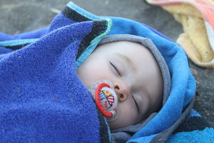 医院代生孩子睡觉老是哼哼唧唧